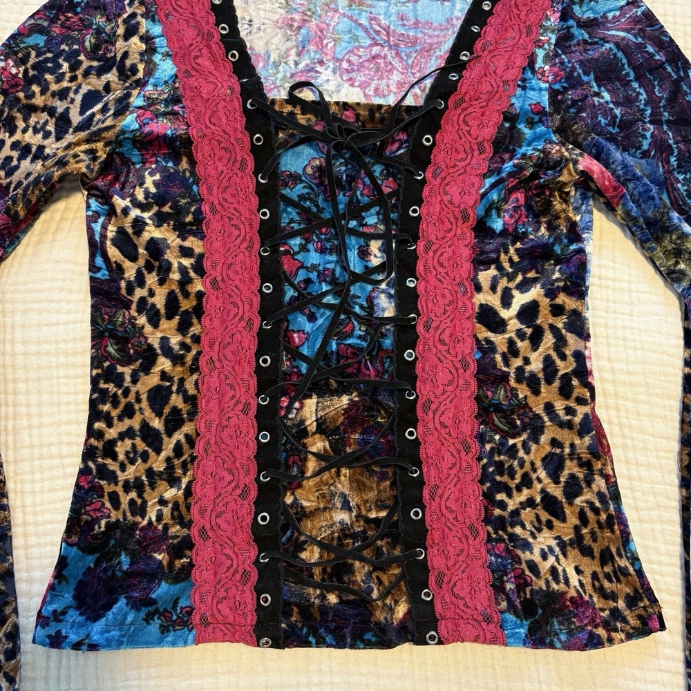 Y2K Velvet Corset Style Top Medium Bell Sleeve Lace Floral USA Made Whimsigoth - Picture 4 of 9
